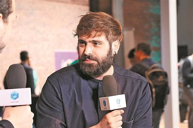 Αυτός είναι ο Ελληνας που «έκλεψε» ο κολοσσός Alibaba